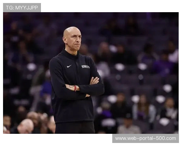 更衣室文化冲突频发，南美球员训练迟到问题引发球队内部管理调整